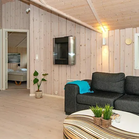 6 Person In Sydals-by Traum *